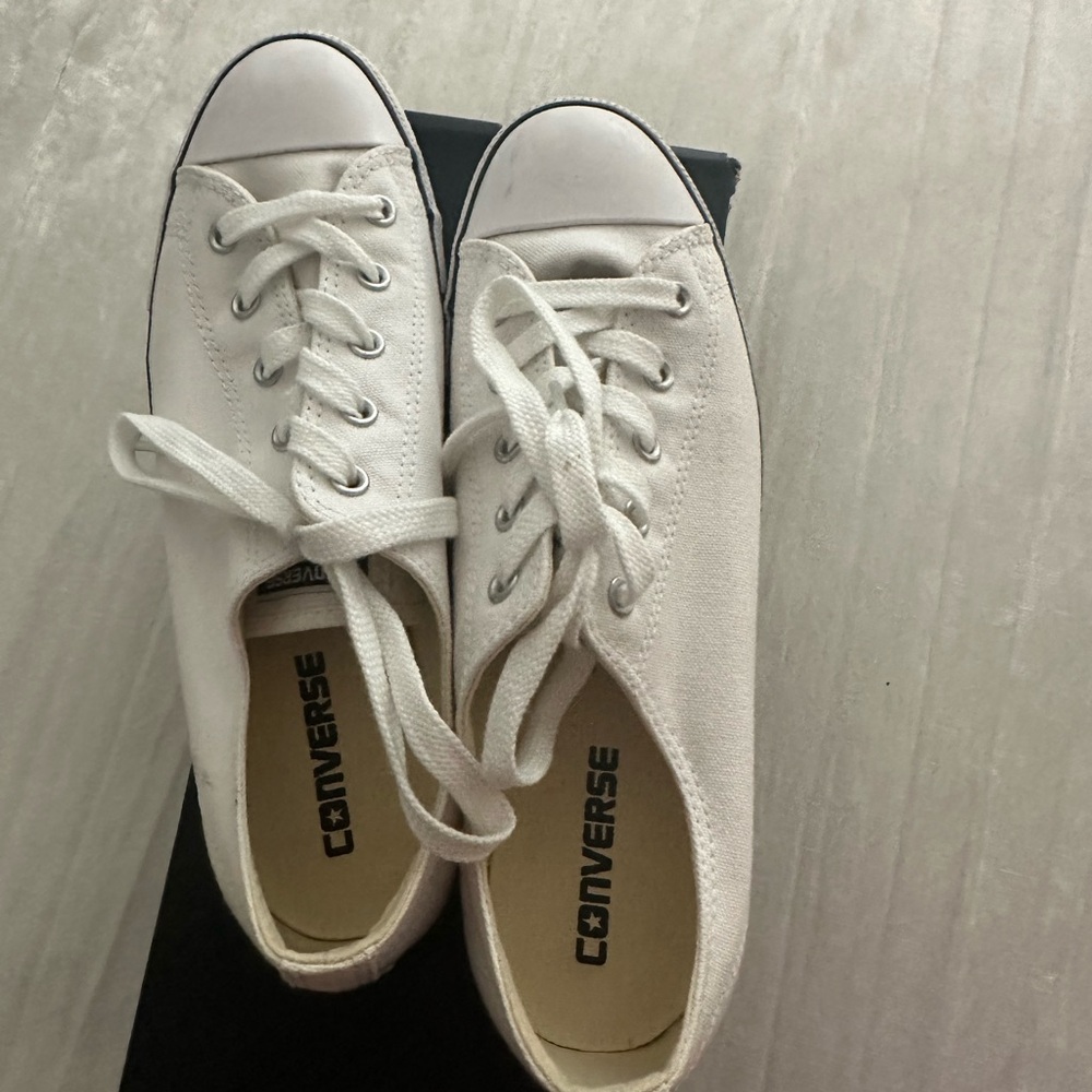 Converse White Canvas Sneakers Dainty Style